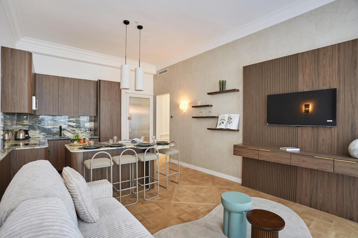 Appartement On The Champs Elysees