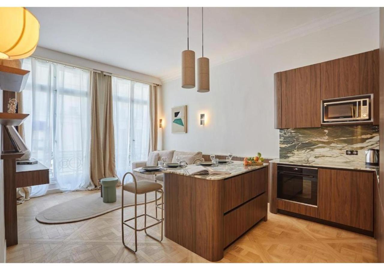 On The Champs Elysees Appartement