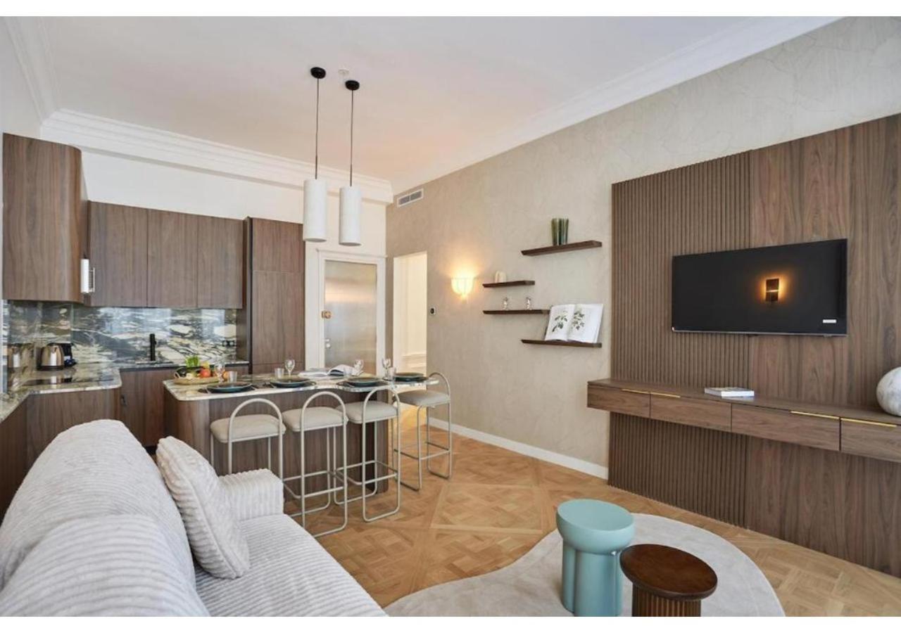 On The Champs Elysees Appartement