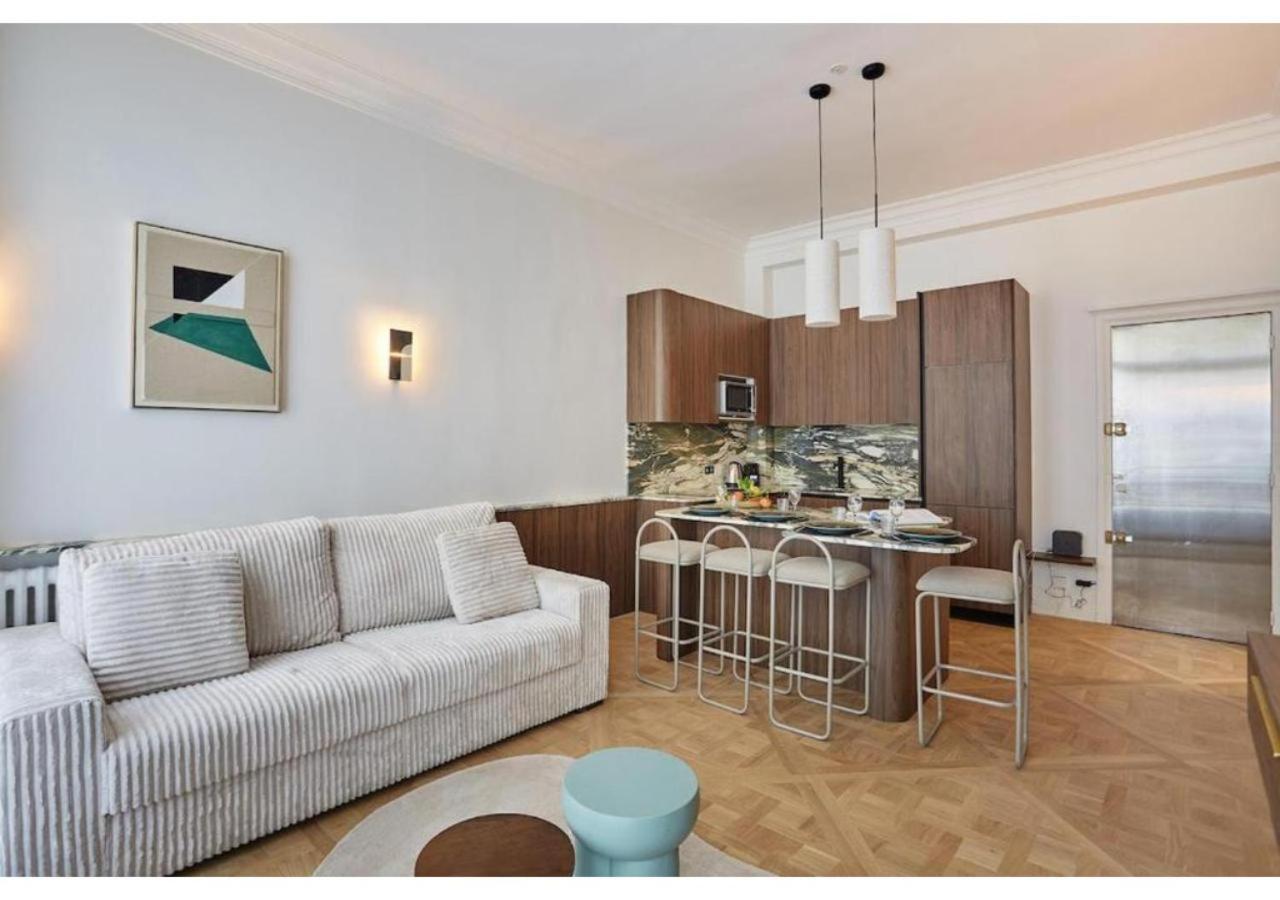 Appartement On The Champs Elysees *